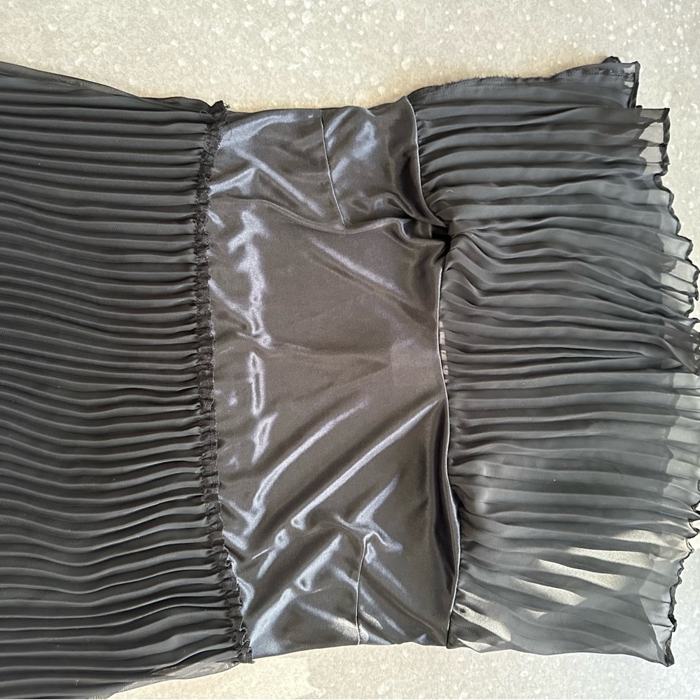 Romeo & Juliet Couture Black Accordion Dress - Picture 10 of 11